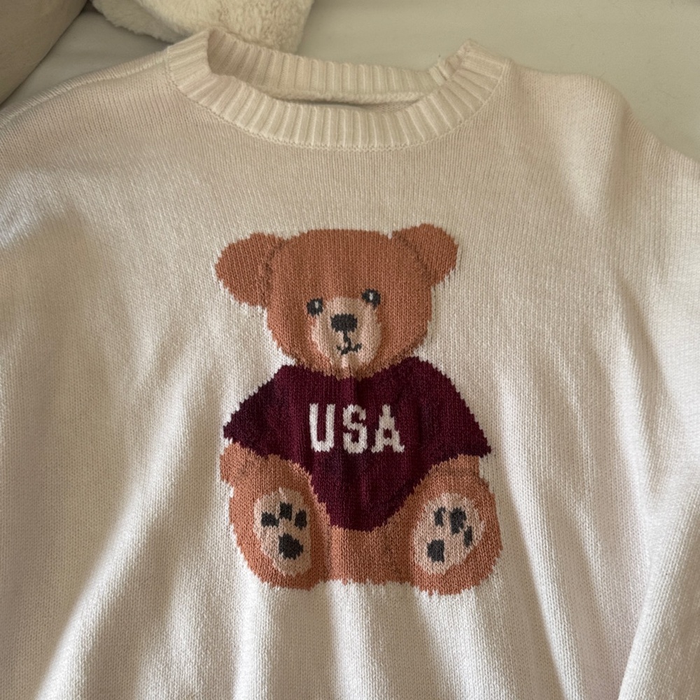 Hollister Cream Knit Crewneck Sweater